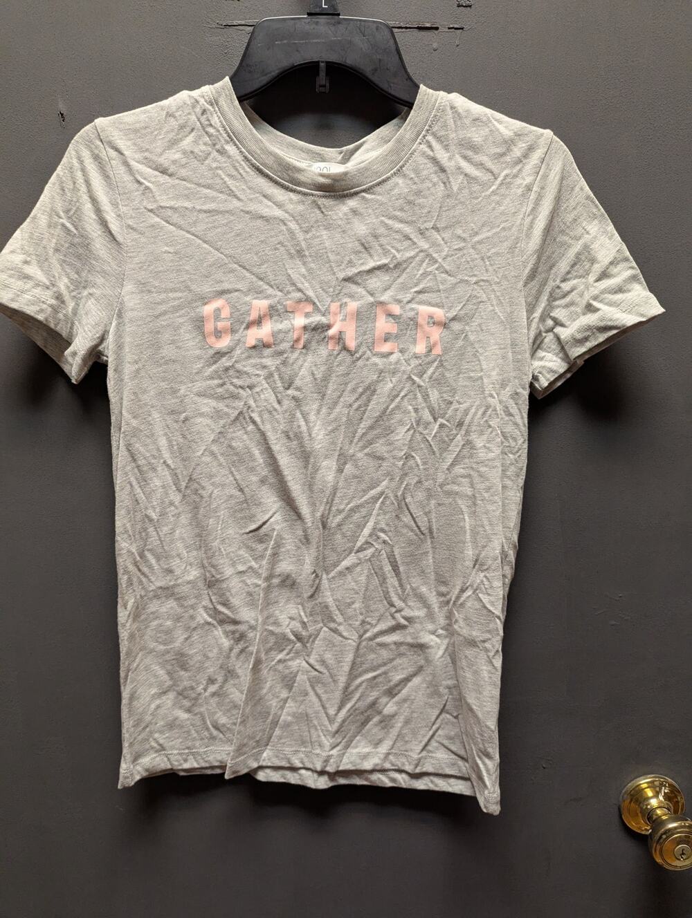 1901 NWT Gray Gather Graphic T-Shirt Small Casual Wear Short Sleeve Crew Neck